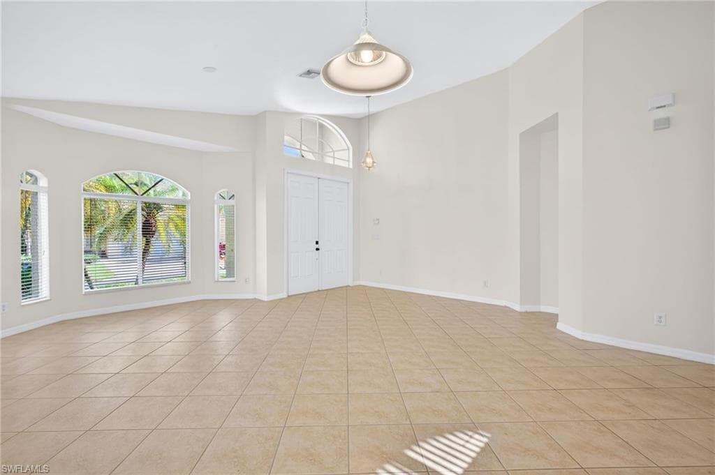 8369 Sumner AVE-3