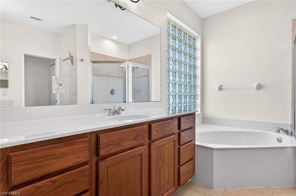 8369 Sumner AVE-20