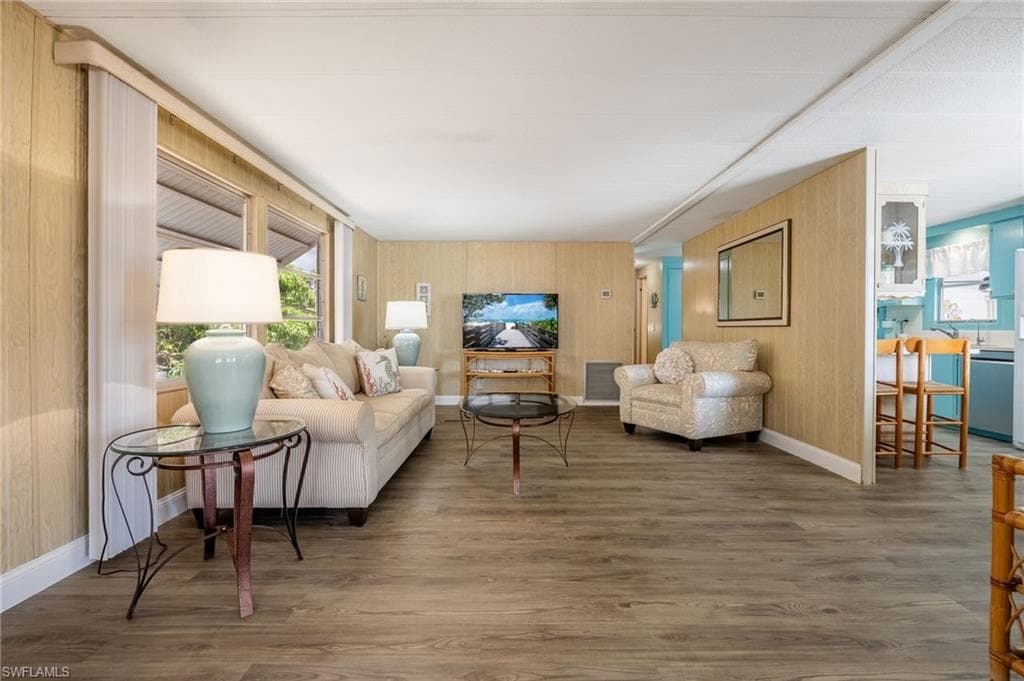101 Elise DR-6