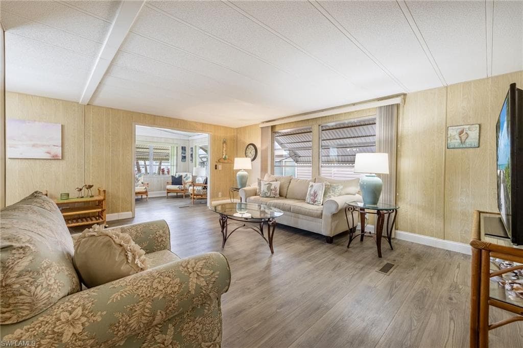 101 Elise DR-9