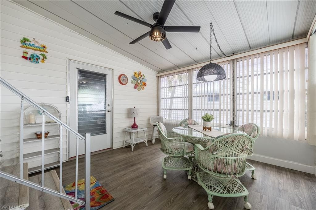 101 Elise DR-23