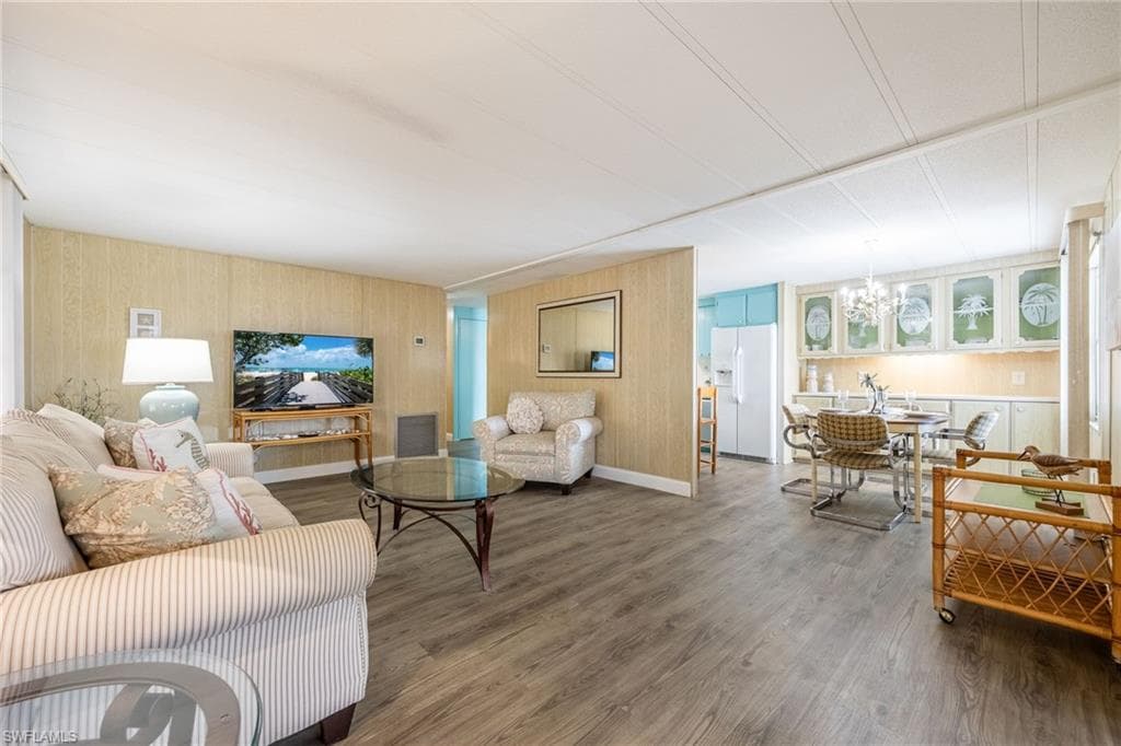 101 Elise DR-8
