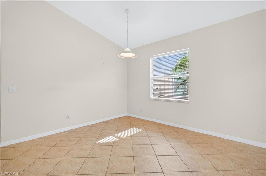 8369 Sumner AVE-6