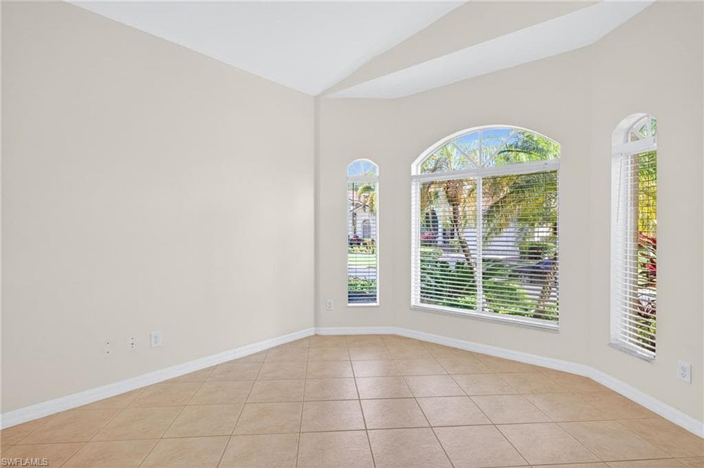 8369 Sumner AVE-2