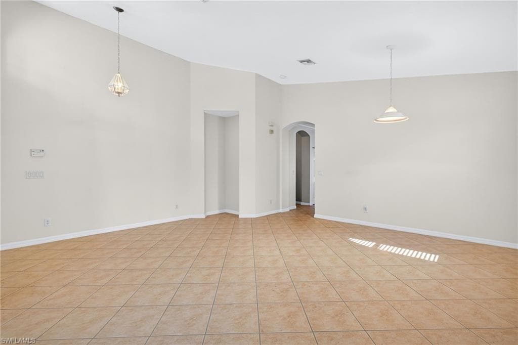 8369 Sumner AVE-4
