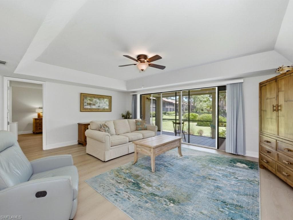 3207 Horse Carriage WAY 403-2