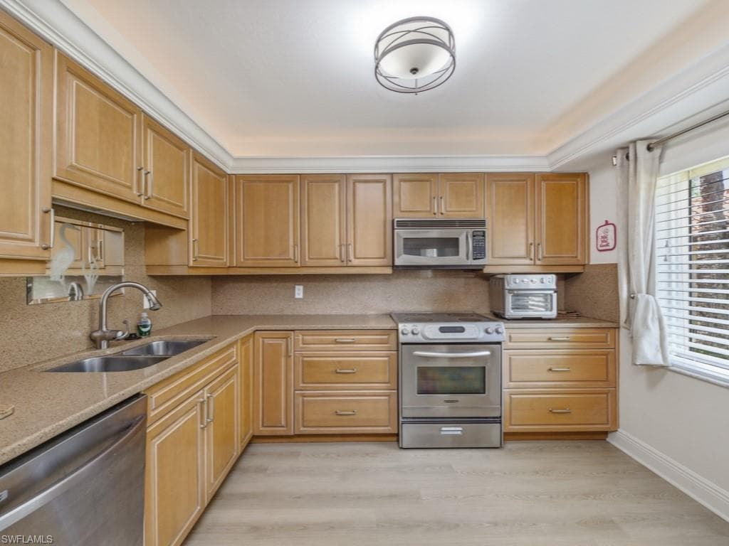 3207 Horse Carriage WAY 403-4