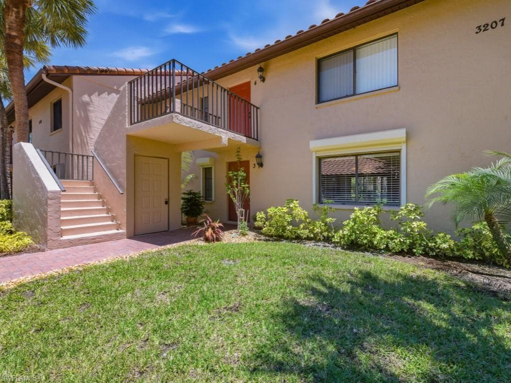3207 Horse Carriage WAY 403-8