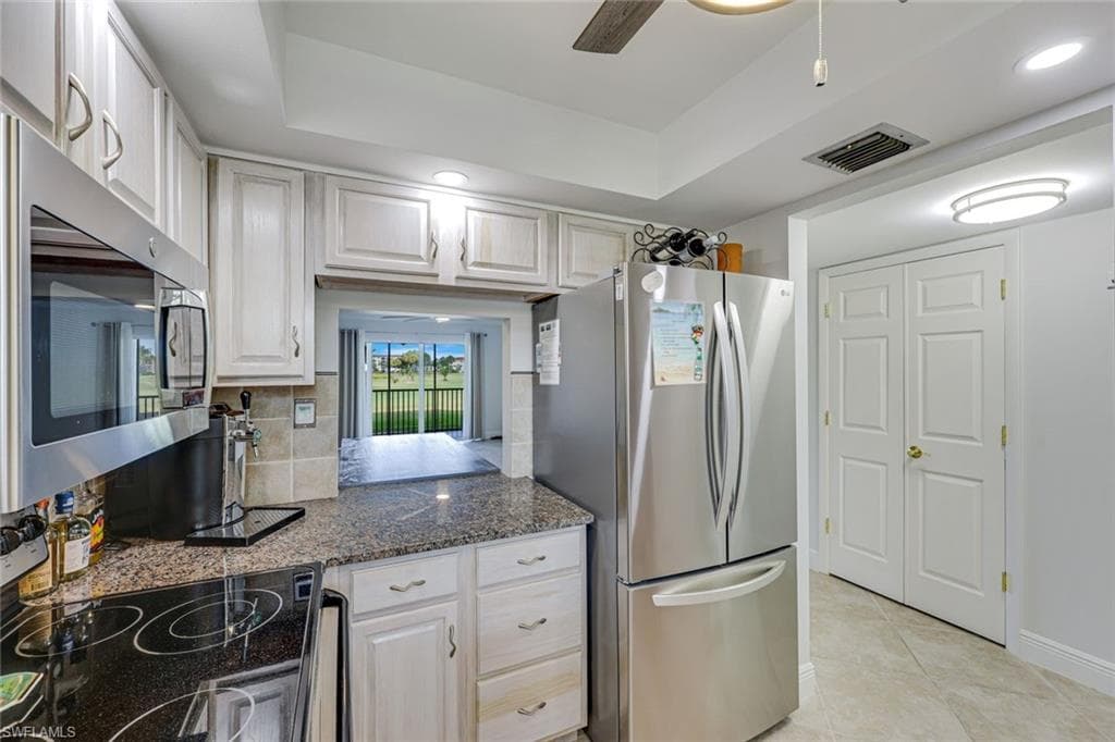 29 High Point CIR E 107-7