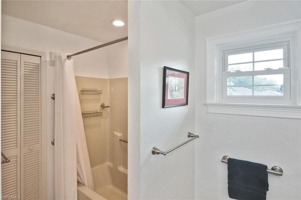 7226 Hendry Creek DR-28