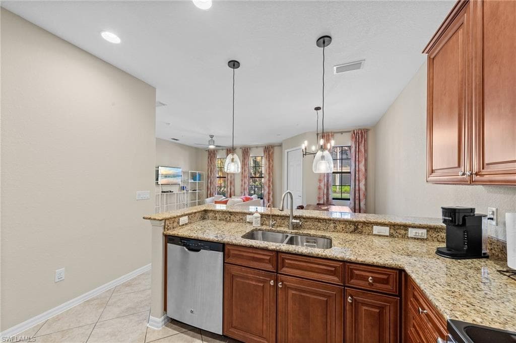 11736 Izarra WAY 7809-10