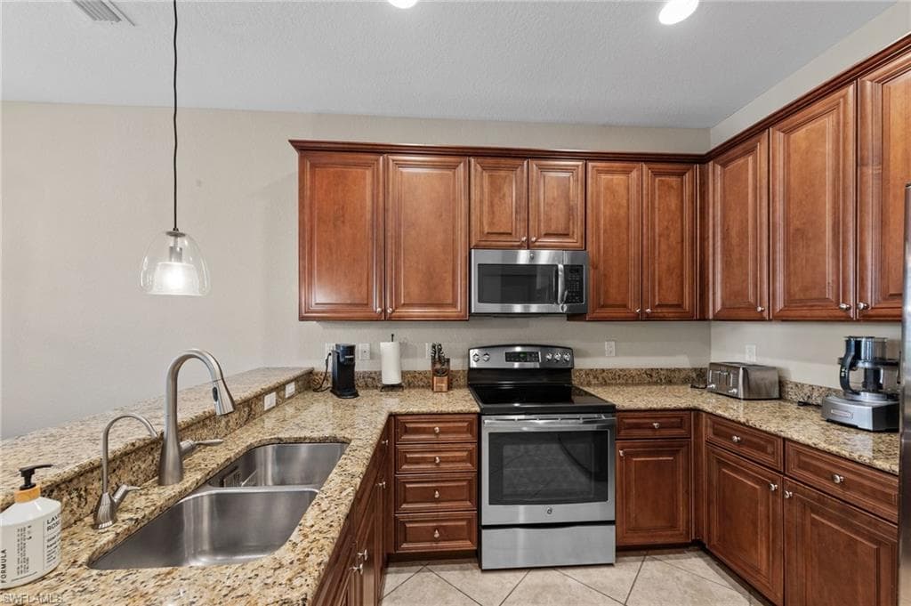 11736 Izarra WAY 7809-9