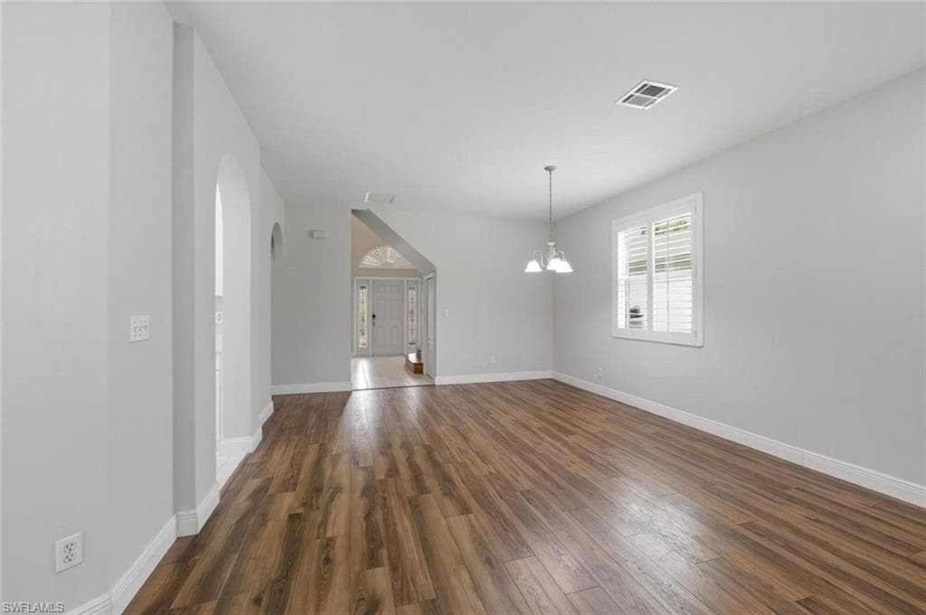 11528 Woodmount LN-7