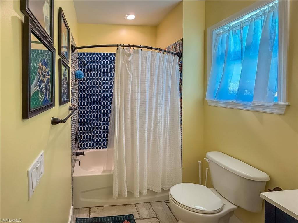 4460 Smugglers DR-40