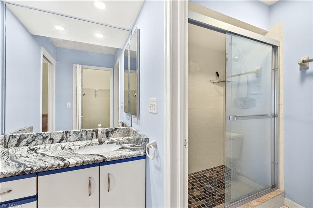 4616 SE 5th PL 208-15