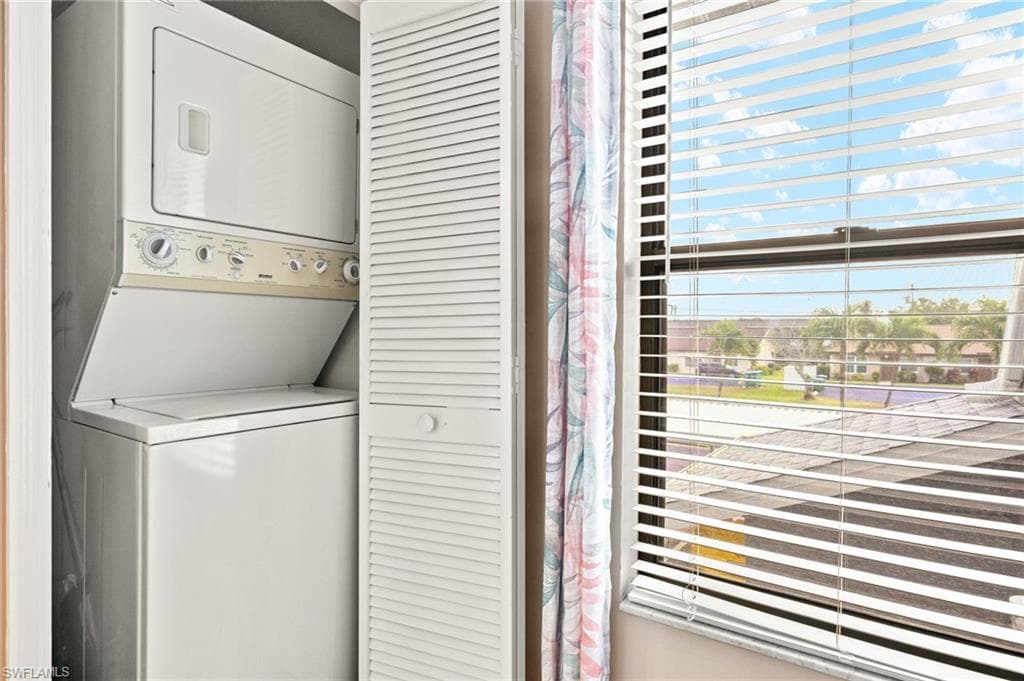 4616 SE 5th PL 208-19