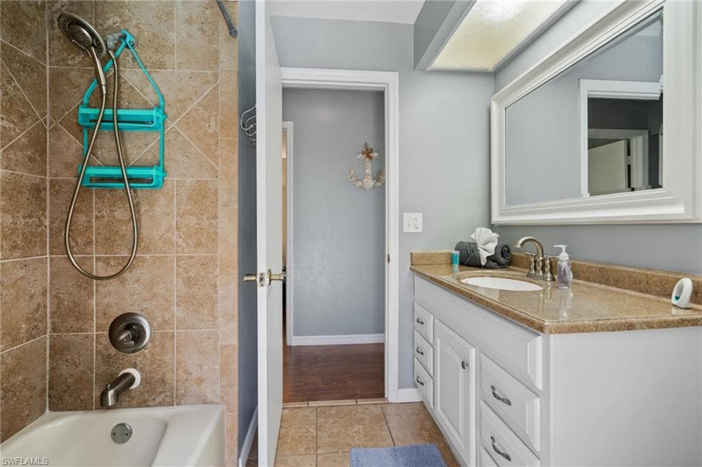 1906 Everest PKWY-22