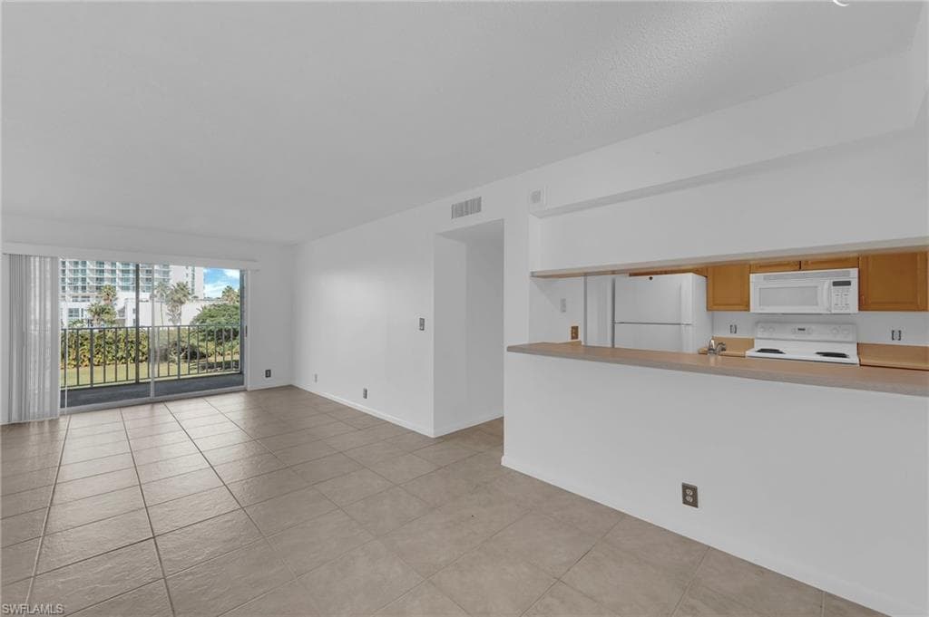 2875 Palm Beach BLVD 205-6