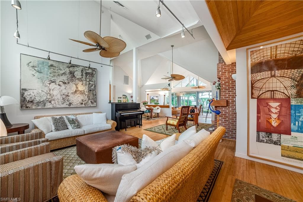 883 Galleon DR-4