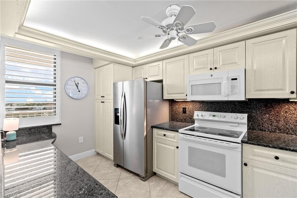 320 Seaview CT 2-805-6
