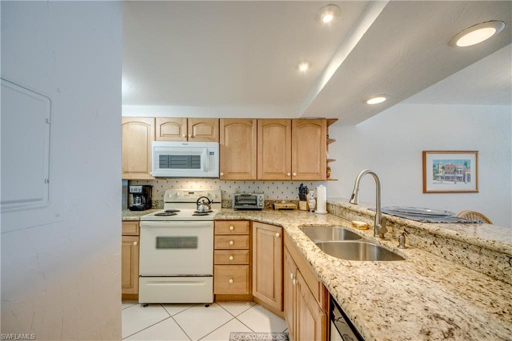 6400 Estero BLVD 1101-12