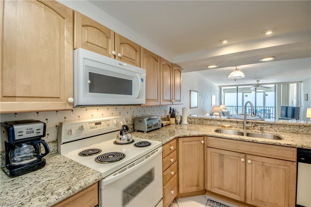 6400 Estero BLVD 1101-14