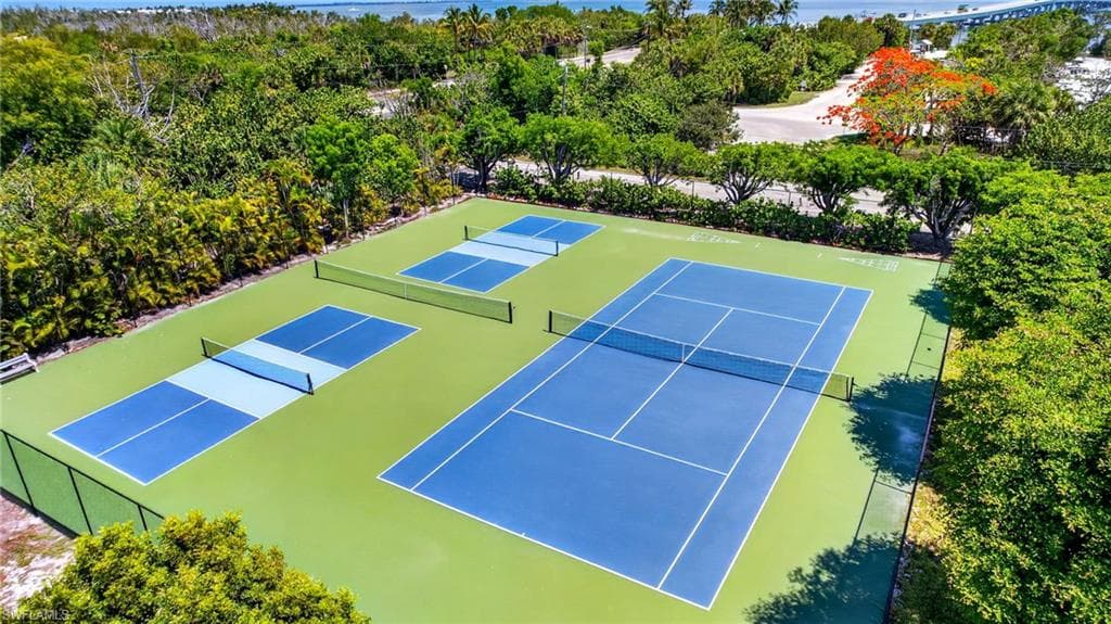 1250 Tennisplace CT D33-20