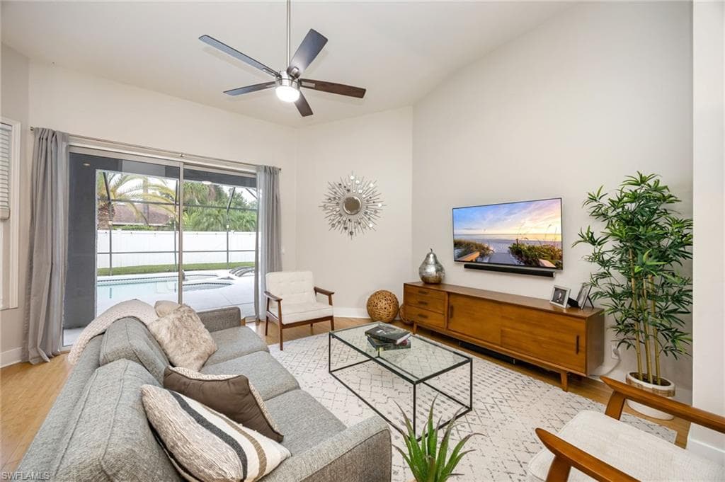 382 Burnt Pine DR-3