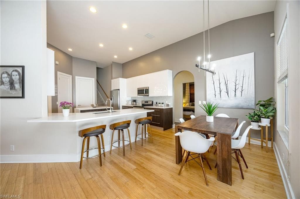 382 Burnt Pine DR-7