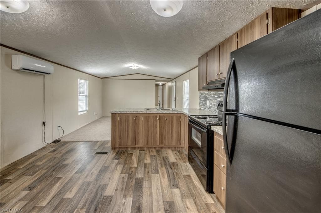 352 Sacramento ST-17
