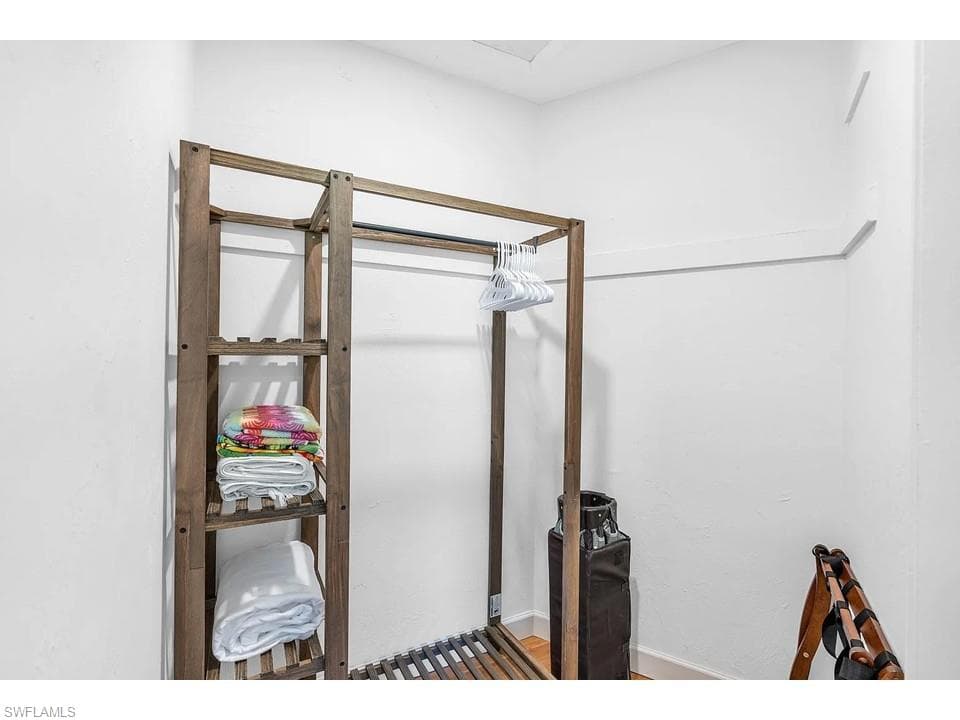 250 Willowick DR-8