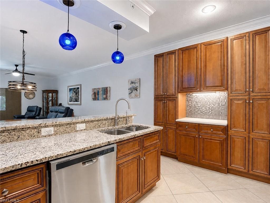 1051 Winding Pines CIR 105-11