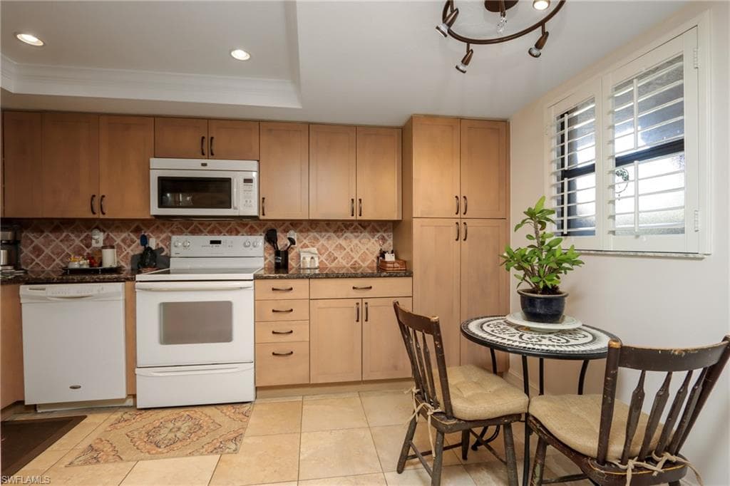 505 Lake Louise CIR 101-9