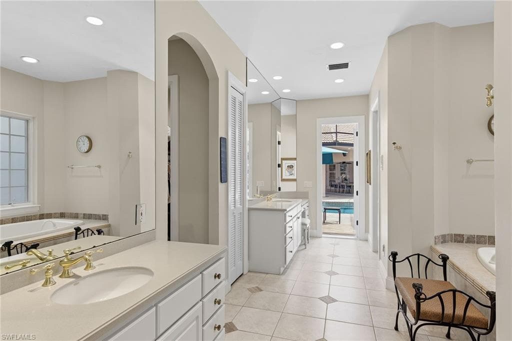 4661 Idylwood LN-18