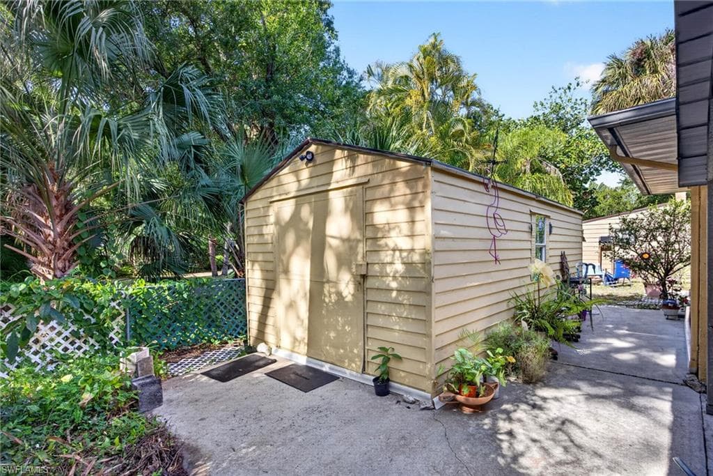 339 W Mariana AVE-35