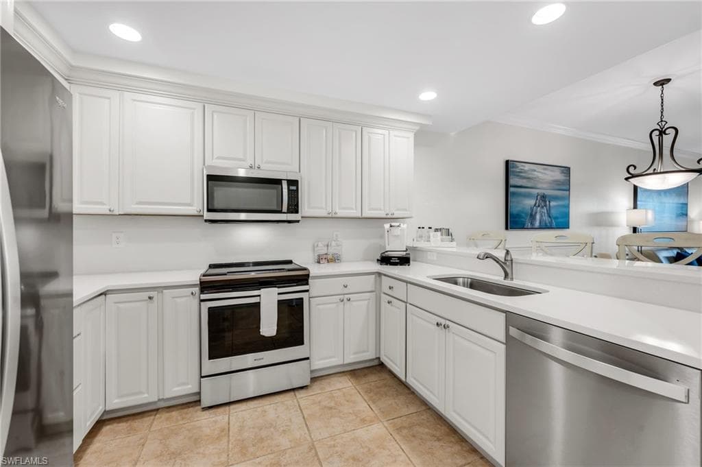 221 9th ST S 123-3