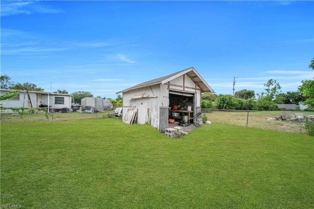 8106 Penny DR-26