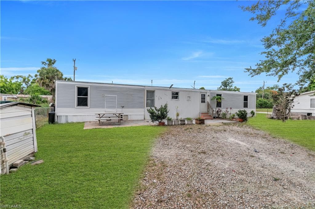 8106 Penny DR-6