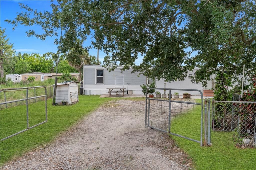 8106 Penny DR-8