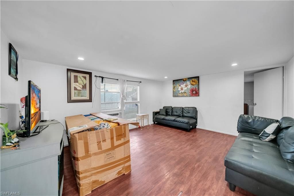 8106 Penny DR-13