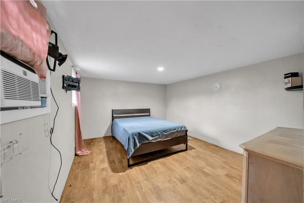 8106 Penny DR-17