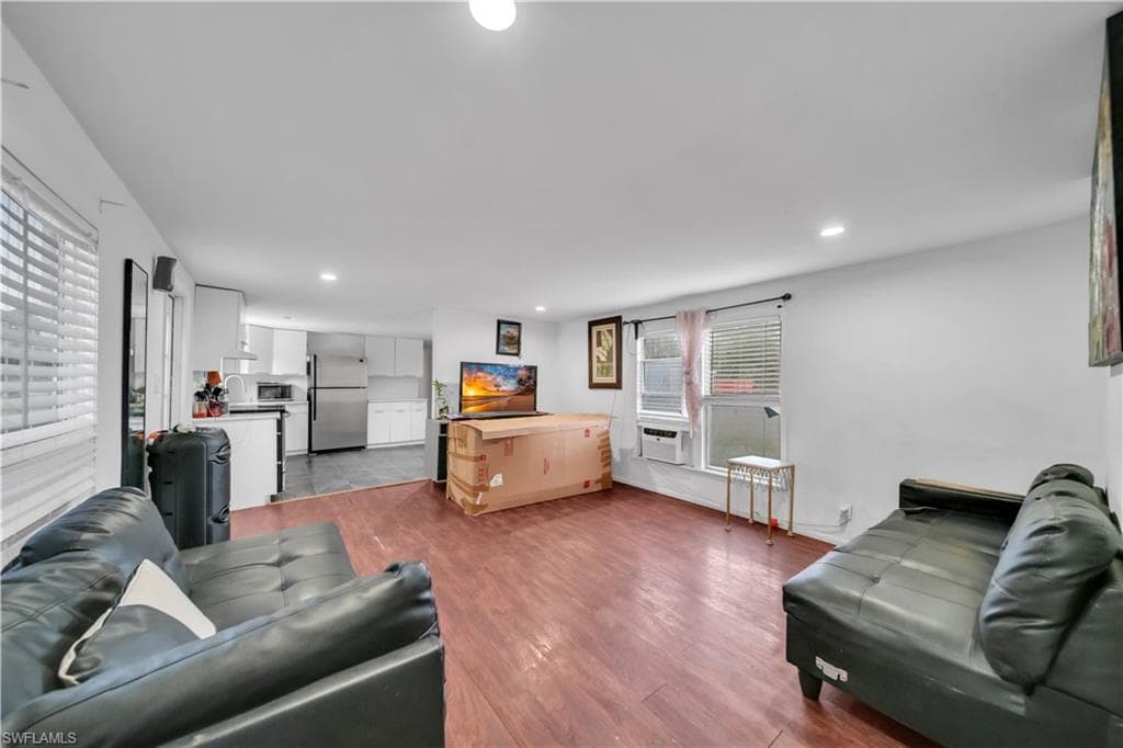 8106 Penny DR-14