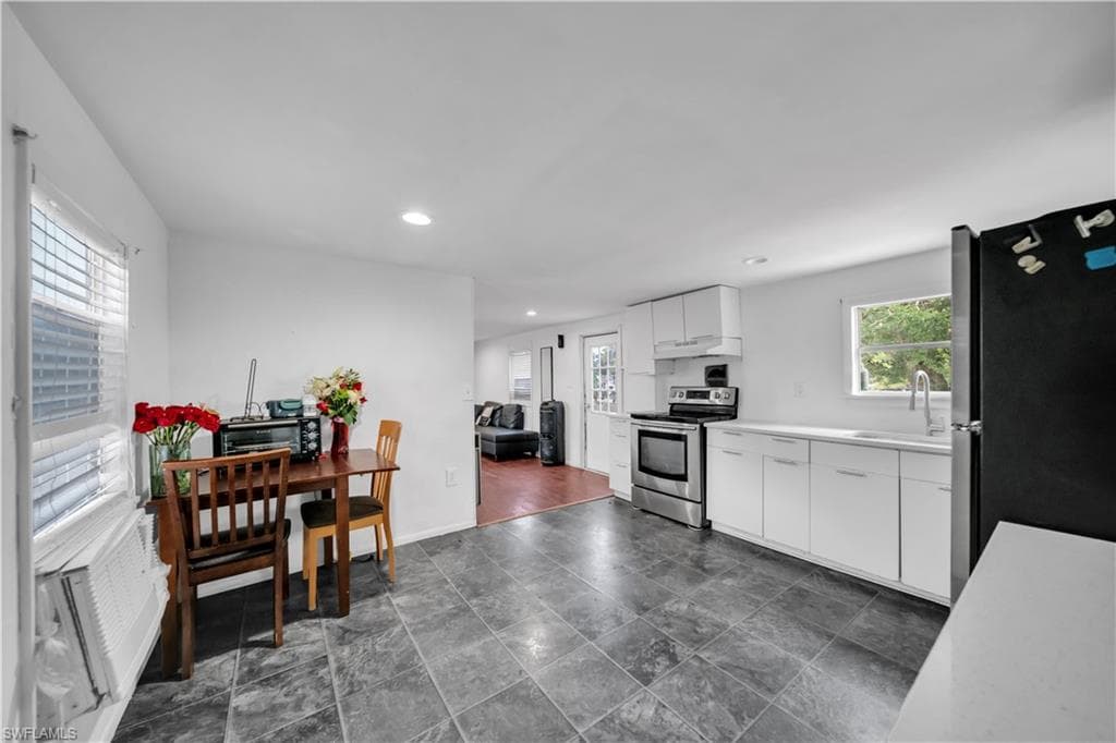 8106 Penny DR-10