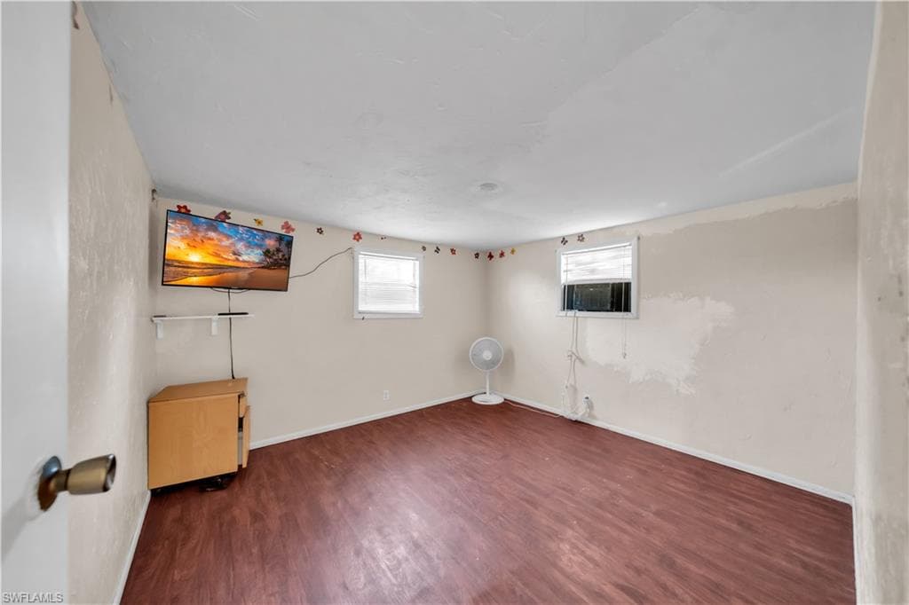 8106 Penny DR-18