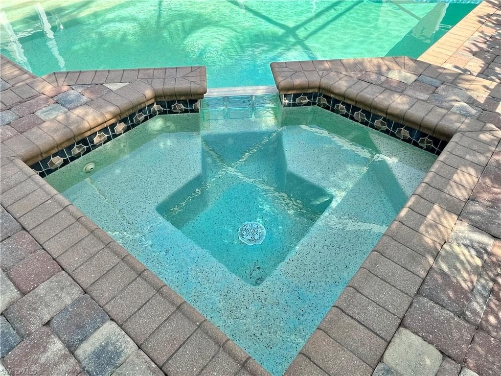12530 Strathmore LOOP-35