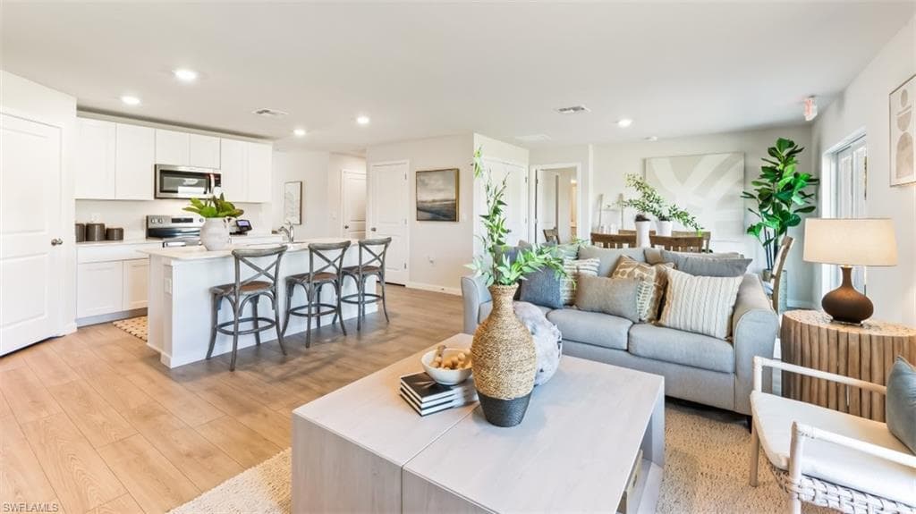 379 RADIANT SUN LN-4