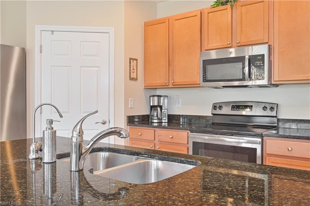 2877 Apple Blossom DR-28