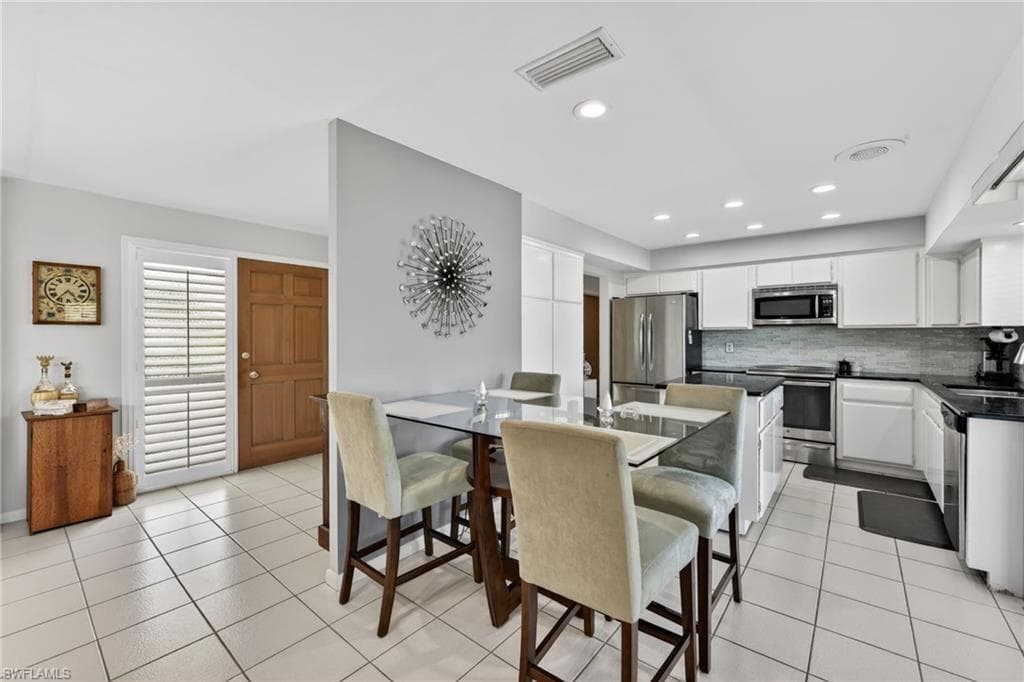 397 Parkway CT-16