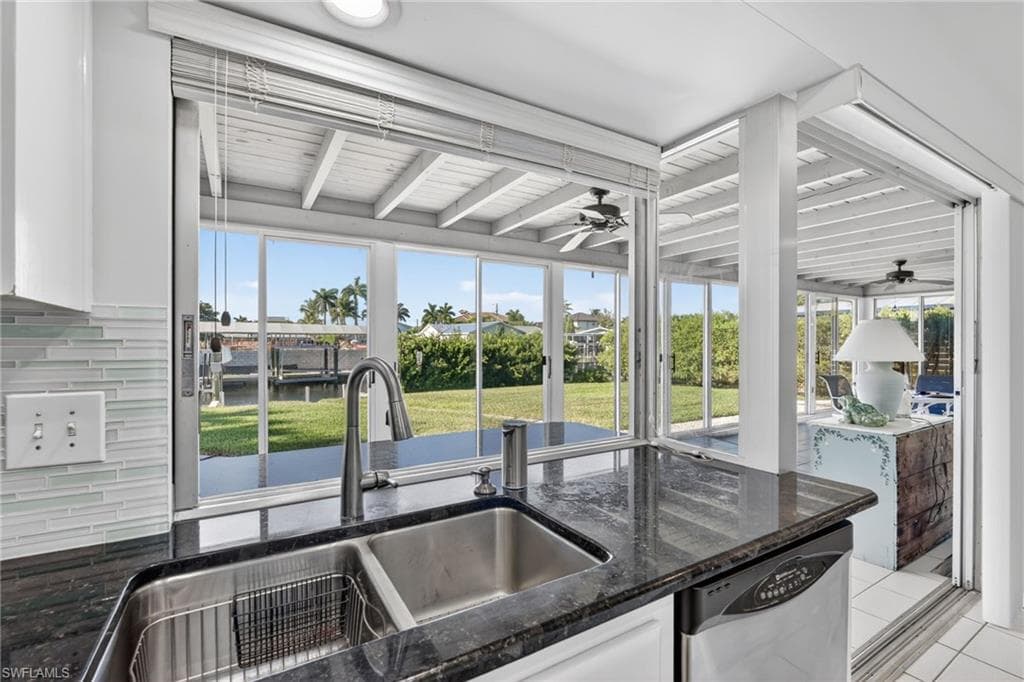 397 Parkway CT-21