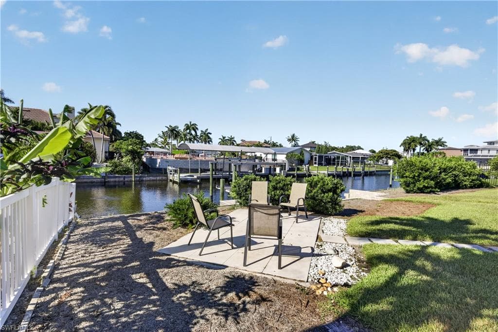 397 Parkway CT-40